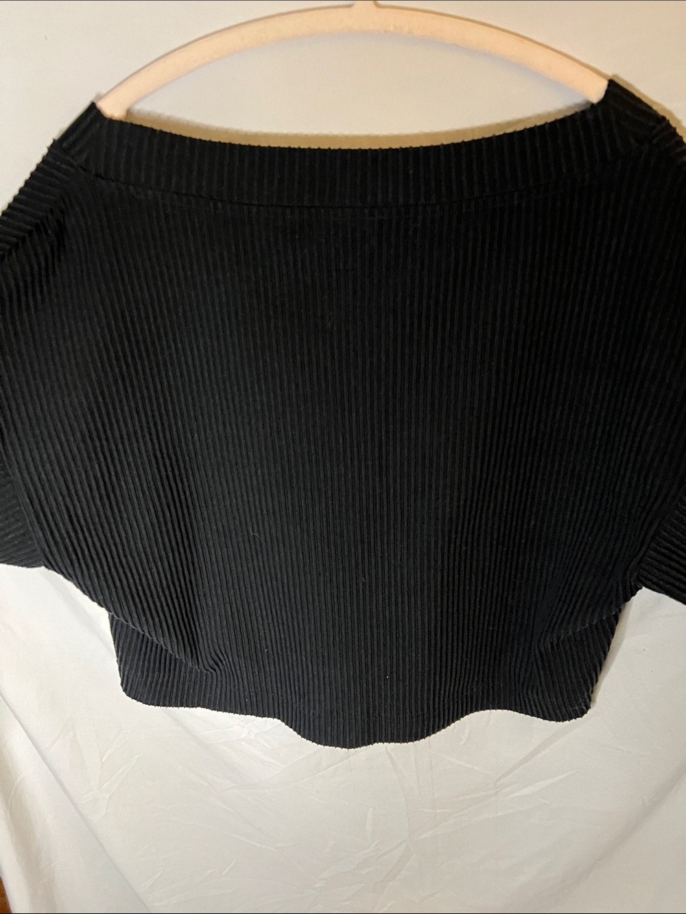 ALO Yoga Black Ribbed V-Neck Cropped Sweatshirt - Picture 6 of 11